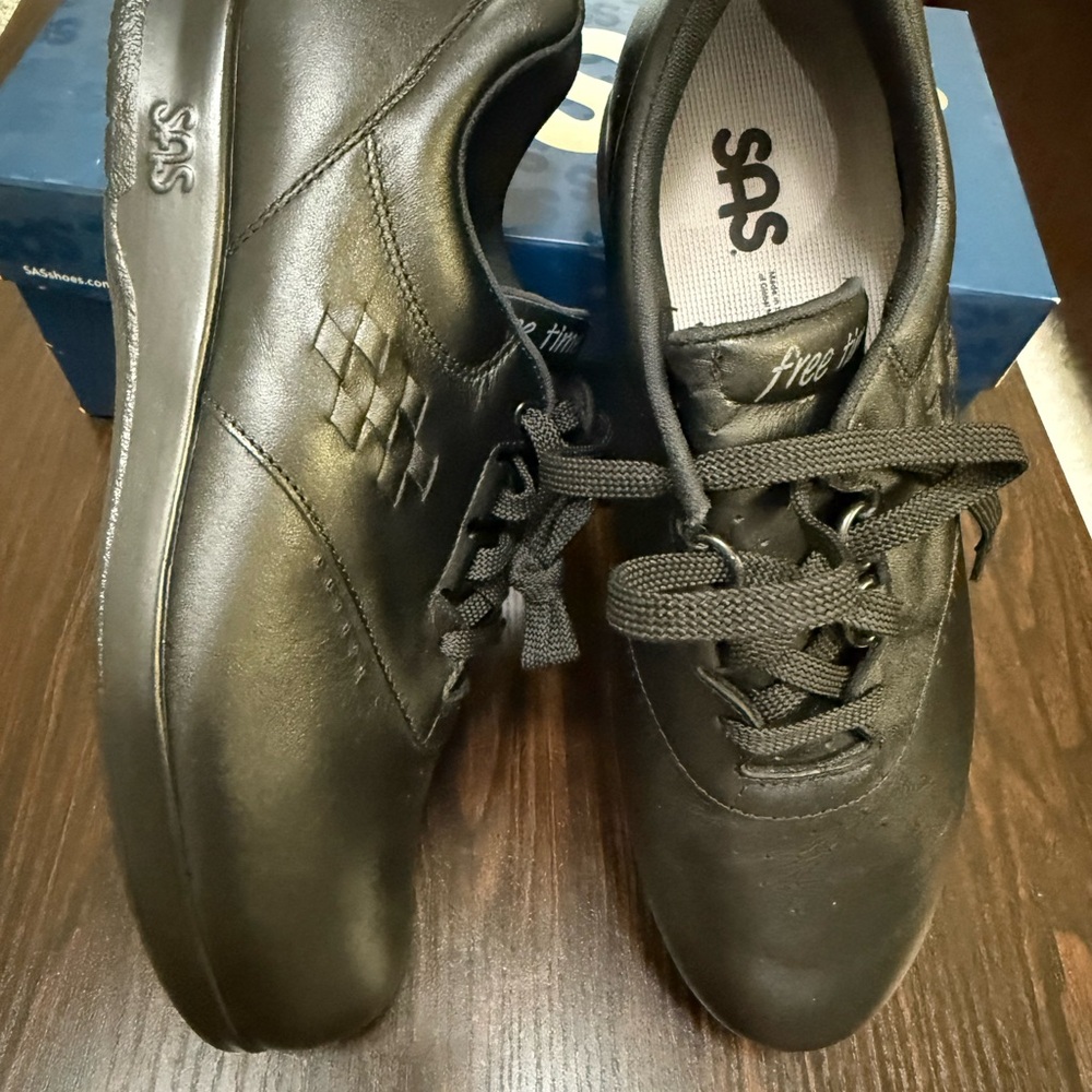 💥SAS Black Sneakers with Leather Upper and Rubber Sole💥